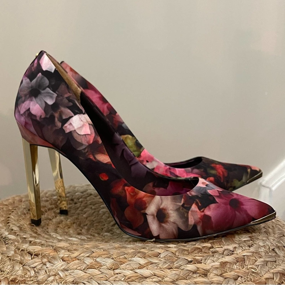 Ted Baker Neevo Cascading Floral Satin Pumps SZ 40 US 9.